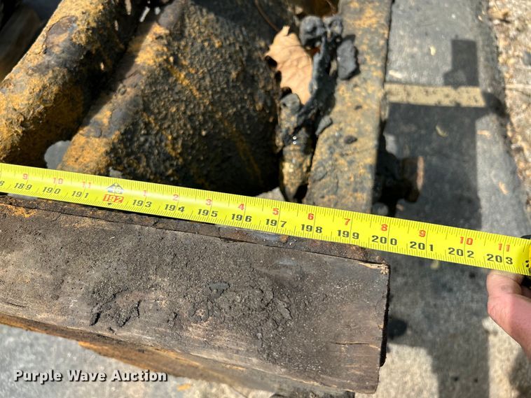 image for item EK4515 2003 International 4300 SBA truck cab and chassis