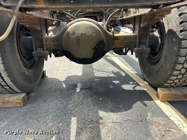 image for item EK4515 2003 International 4300 SBA truck cab and chassis