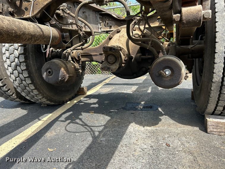 image for item EK4515 2003 International 4300 SBA truck cab and chassis