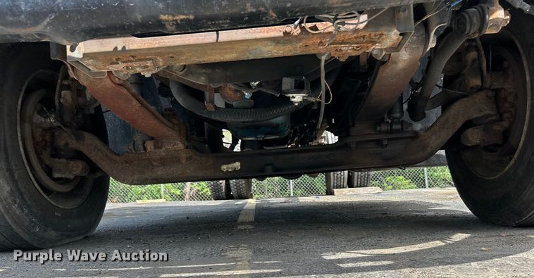 image for item EK4515 2003 International 4300 SBA truck cab and chassis