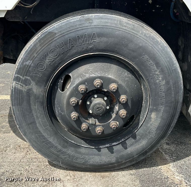 image for item EK4515 2003 International 4300 SBA truck cab and chassis