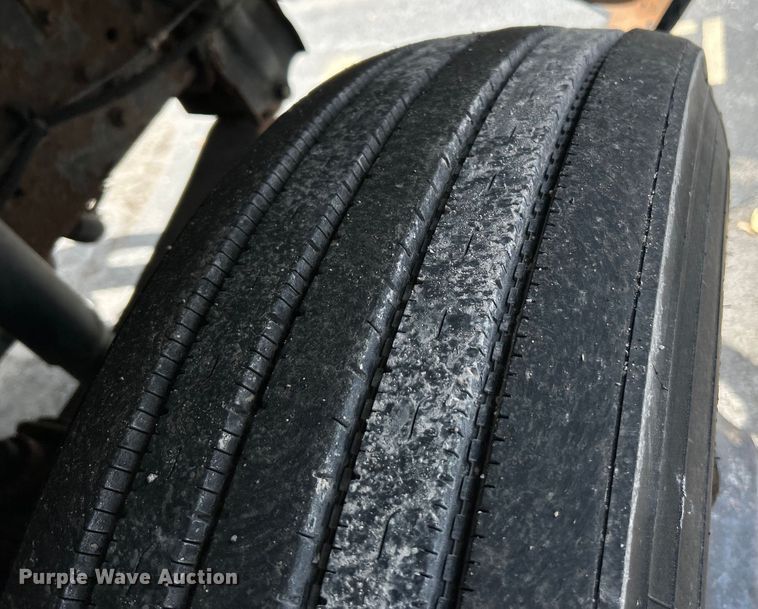 image for item EK4515 2003 International 4300 SBA truck cab and chassis