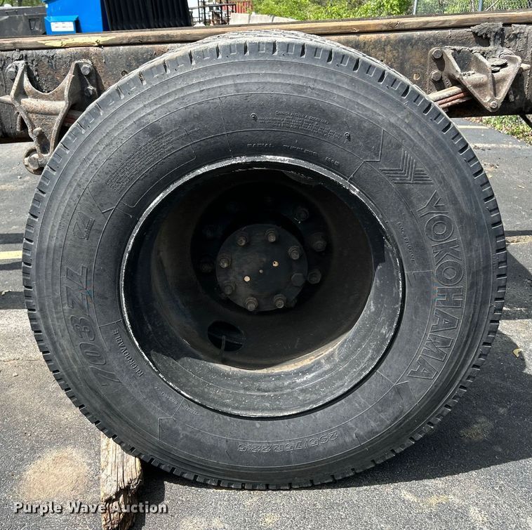 image for item EK4515 2003 International 4300 SBA truck cab and chassis