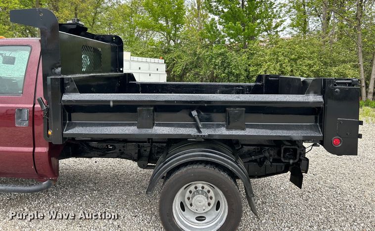 image for item EK4560 2005 Ford F550 Super Duty XLT dump truck