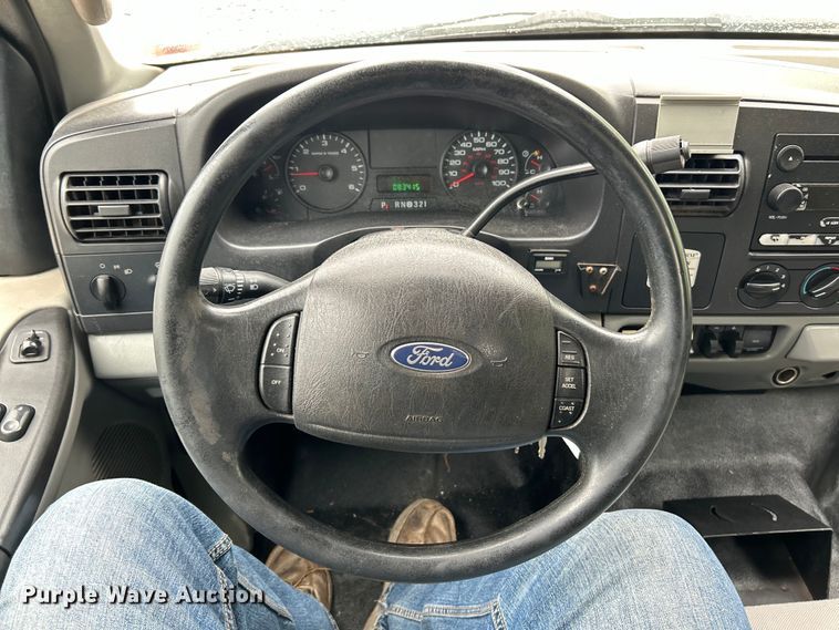 image for item EK4560 2005 Ford F550 Super Duty XLT dump truck