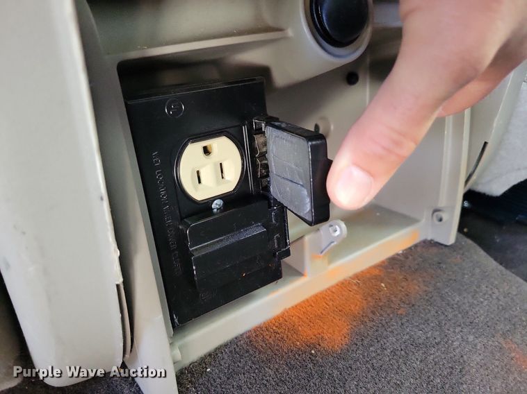 image for item KB9104 2010 Ford F150 SuperCab pickup truck