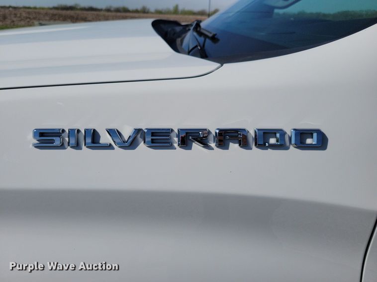 image for item LC9508 2020 Chevrolet Silverado 1500 Crew Cab pickup truck