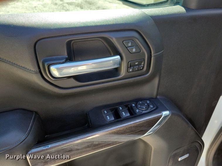 image for item LC9508 2020 Chevrolet Silverado 1500 Crew Cab pickup truck