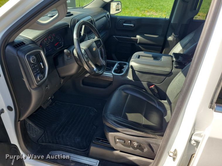 image for item LC9508 2020 Chevrolet Silverado 1500 Crew Cab pickup truck