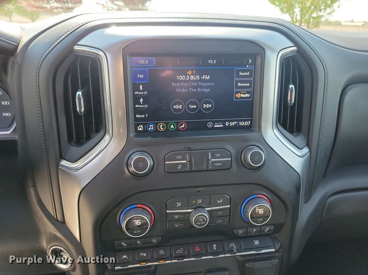 image for item LC9508 2020 Chevrolet Silverado 1500 Crew Cab pickup truck