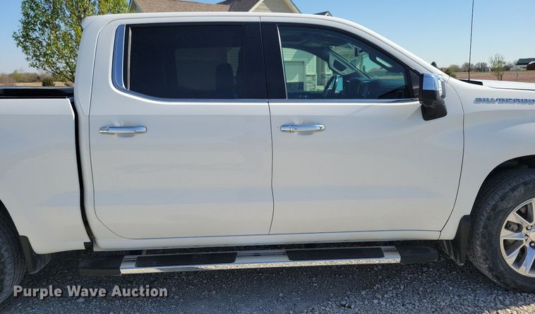 image for item LC9508 2020 Chevrolet Silverado 1500 Crew Cab pickup truck