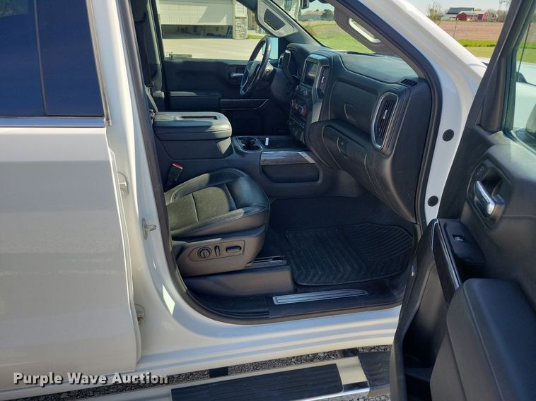 image for item LC9508 2020 Chevrolet Silverado 1500 Crew Cab pickup truck