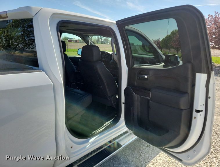 image for item LC9508 2020 Chevrolet Silverado 1500 Crew Cab pickup truck