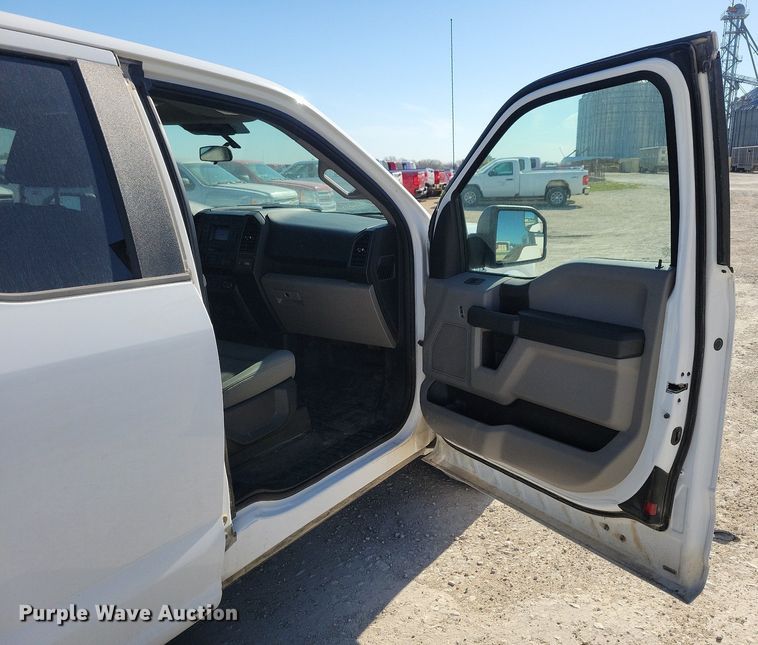 image for item LC9972 2019 Ford F150 XL SuperCab pickup truck