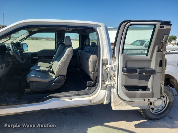 image for item LC9974 2015 Ford F150 XL SuperCab pickup truck