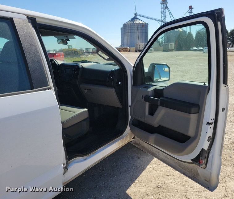 image for item LC9974 2015 Ford F150 XL SuperCab pickup truck