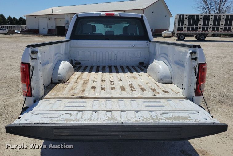 image for item LC9979 2016 Ford F150 XL SuperCab pickup truck