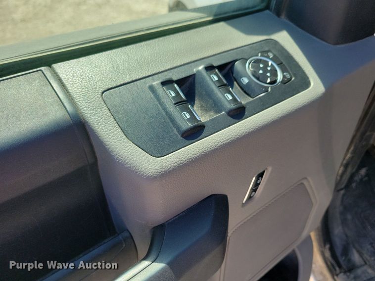 image for item LC9979 2016 Ford F150 XL SuperCab pickup truck