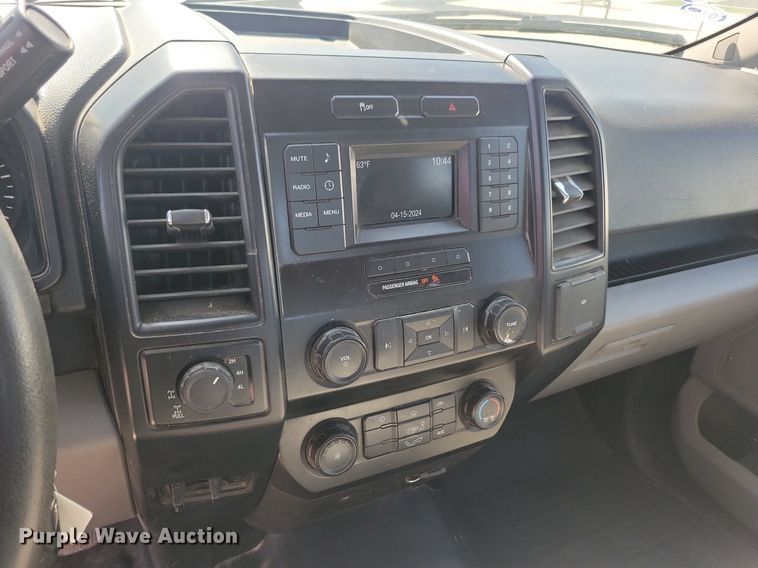 image for item LC9979 2016 Ford F150 XL SuperCab pickup truck