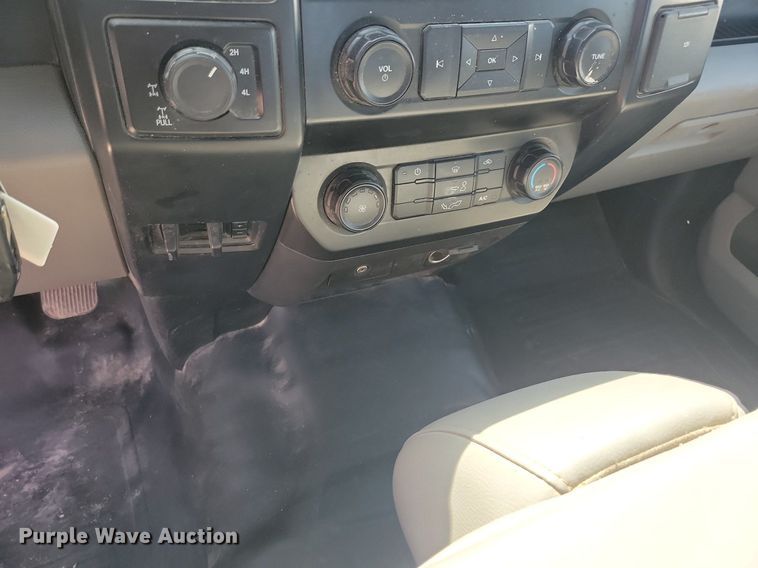 image for item LC9979 2016 Ford F150 XL SuperCab pickup truck