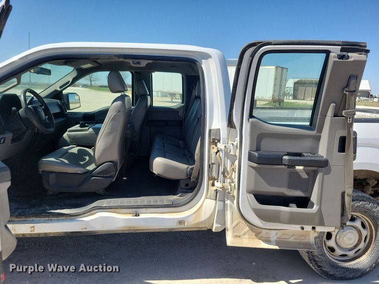 image for item LC9979 2016 Ford F150 XL SuperCab pickup truck