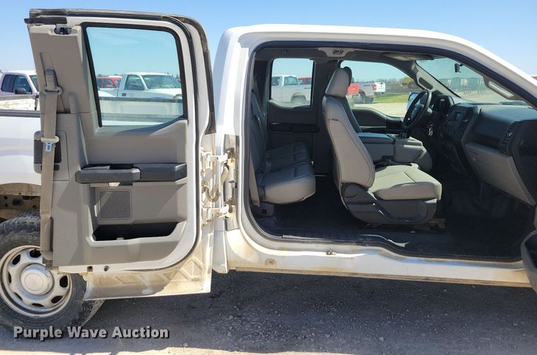 image for item LC9979 2016 Ford F150 XL SuperCab pickup truck