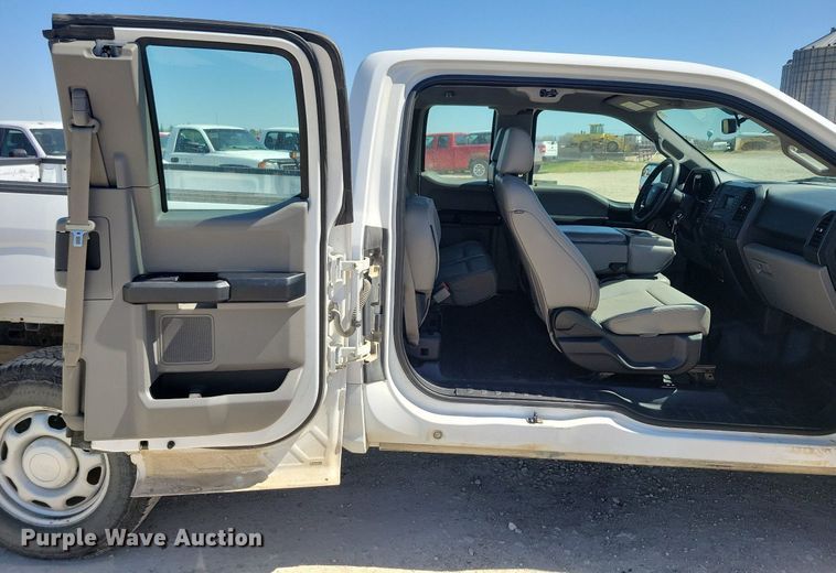 image for item LC9980 2017 Ford F150 XL SuperCab pickup truck