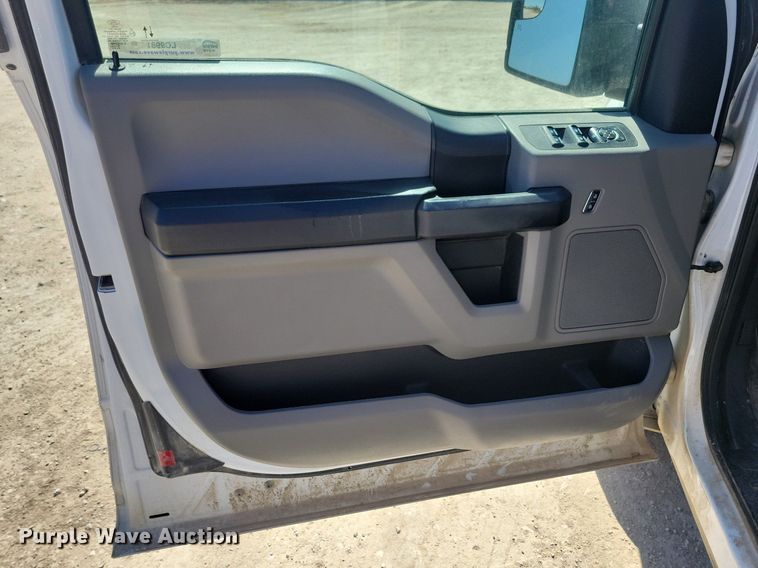 image for item LC9981 2019 Ford F150 XL SuperCab pickup truck