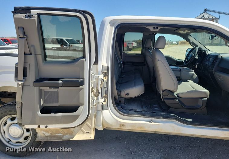 image for item LC9981 2019 Ford F150 XL SuperCab pickup truck