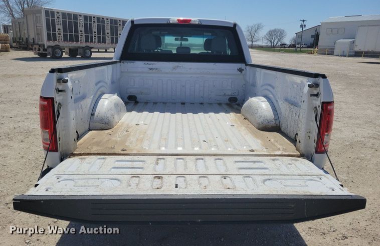 image for item LC9986 2015 Ford F150 XL SuperCab pickup truck