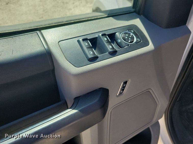 image for item LC9986 2015 Ford F150 XL SuperCab pickup truck