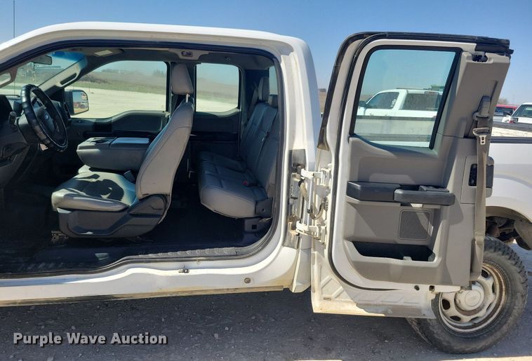 image for item LC9986 2015 Ford F150 XL SuperCab pickup truck