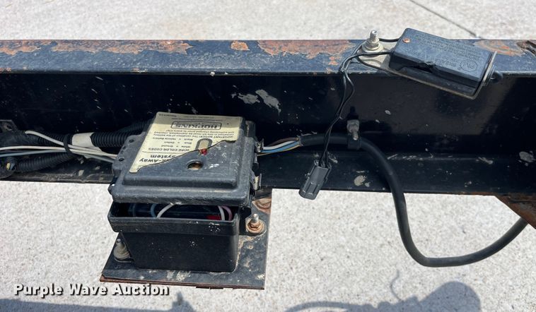 image for item LD9476 2016 Bwise EH18-14HD equipment trailer