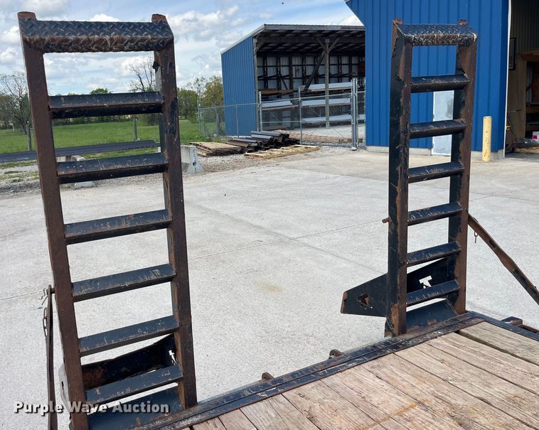 image for item LD9476 2016 Bwise EH18-14HD equipment trailer