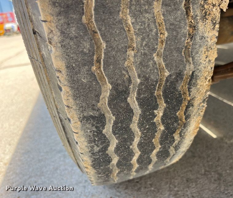 image for item LD9476 2016 Bwise EH18-14HD equipment trailer