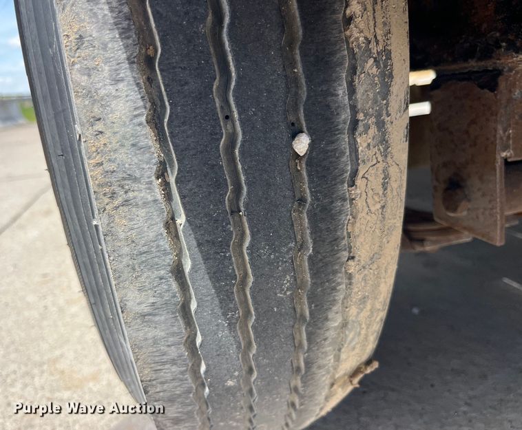 image for item LD9476 2016 Bwise EH18-14HD equipment trailer