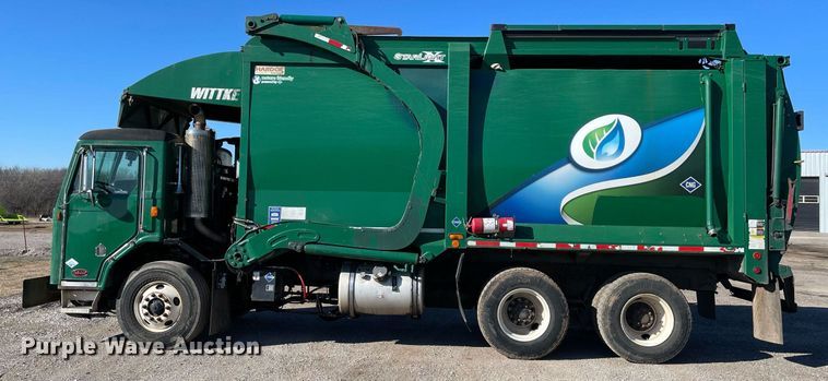 image for item NA9741 2010 Peterbilt 320 refuse truck