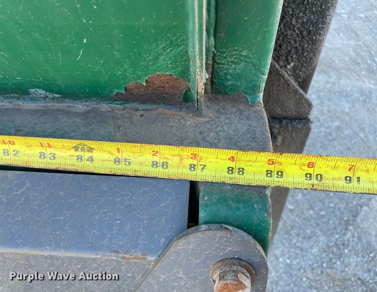 image for item NA9741 2010 Peterbilt 320 refuse truck