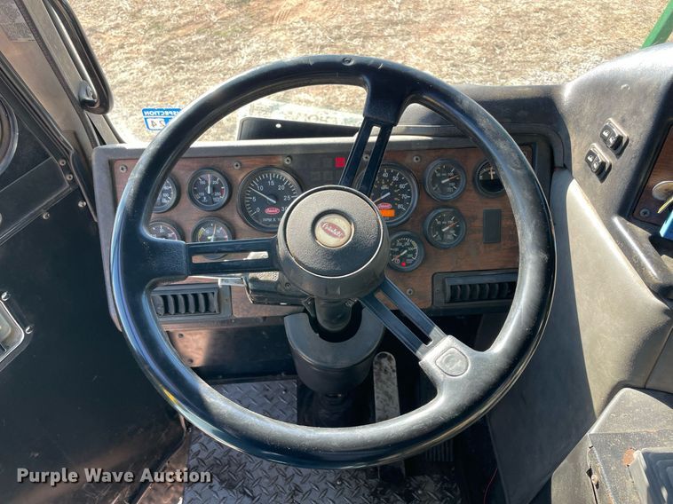 image for item NA9741 2010 Peterbilt 320 refuse truck