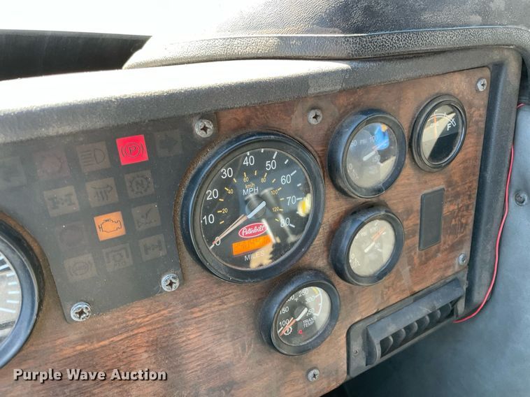 image for item NA9741 2010 Peterbilt 320 refuse truck