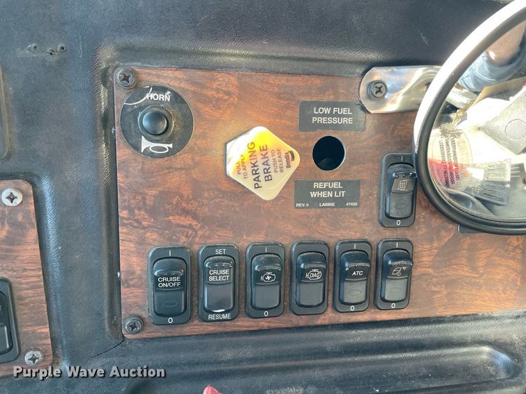 image for item NA9741 2010 Peterbilt 320 refuse truck