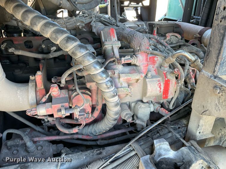 image for item NA9741 2010 Peterbilt 320 refuse truck