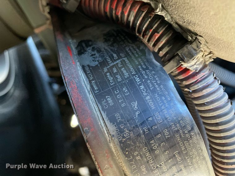 image for item NA9741 2010 Peterbilt 320 refuse truck