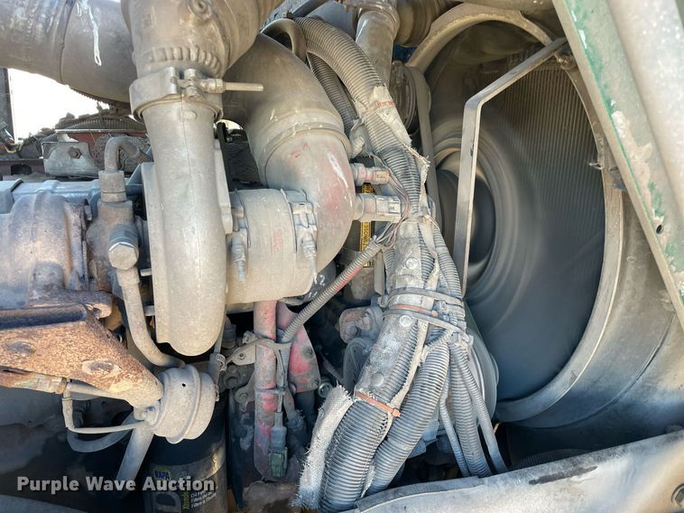 image for item NA9741 2010 Peterbilt 320 refuse truck