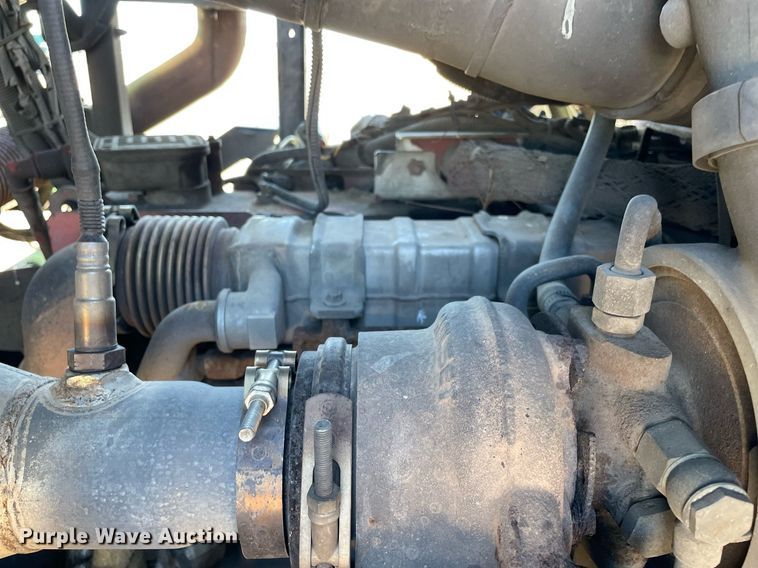 image for item NA9741 2010 Peterbilt 320 refuse truck