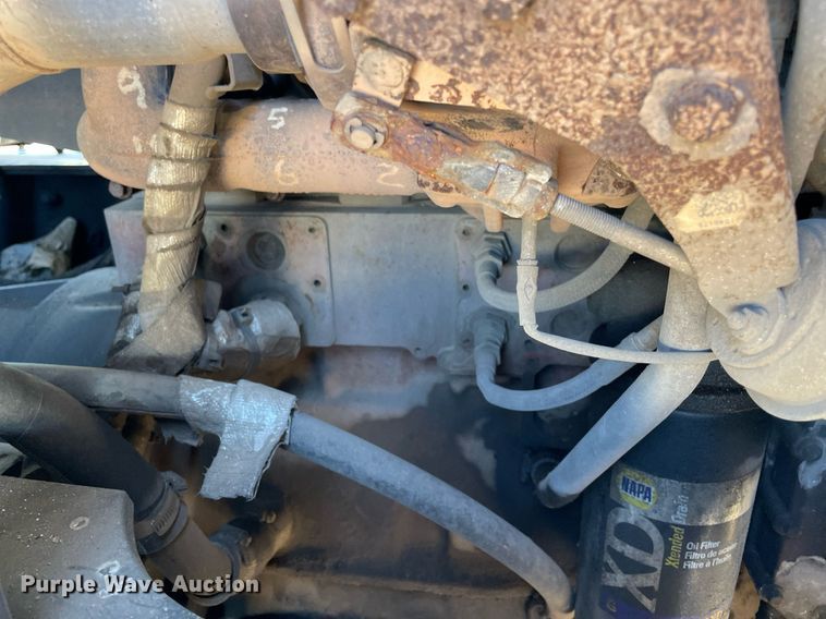 image for item NA9741 2010 Peterbilt 320 refuse truck