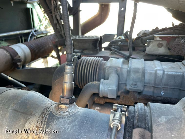 image for item NA9741 2010 Peterbilt 320 refuse truck