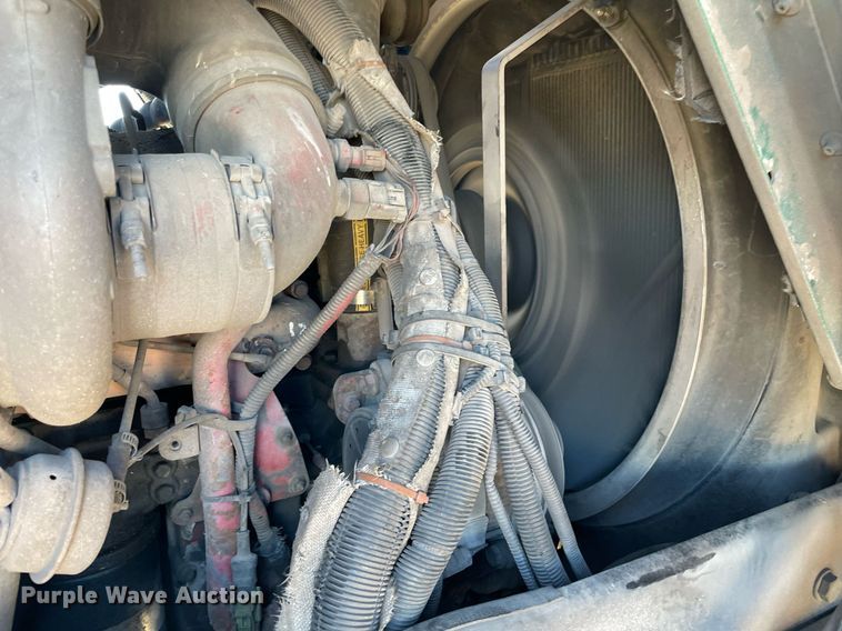 image for item NA9741 2010 Peterbilt 320 refuse truck