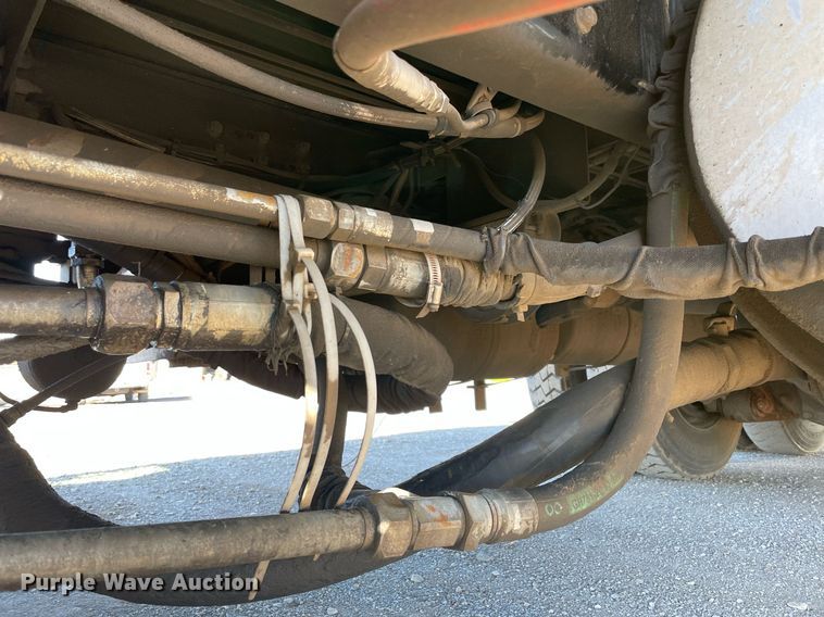 image for item NA9741 2010 Peterbilt 320 refuse truck