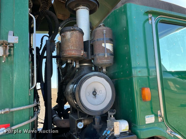 image for item NA9741 2010 Peterbilt 320 refuse truck